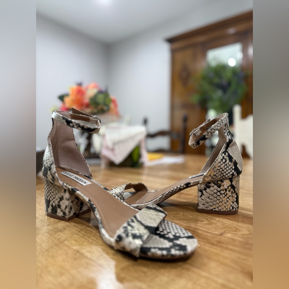 Steve Madden Black and Cream Snake Print Heels with gold shimmer